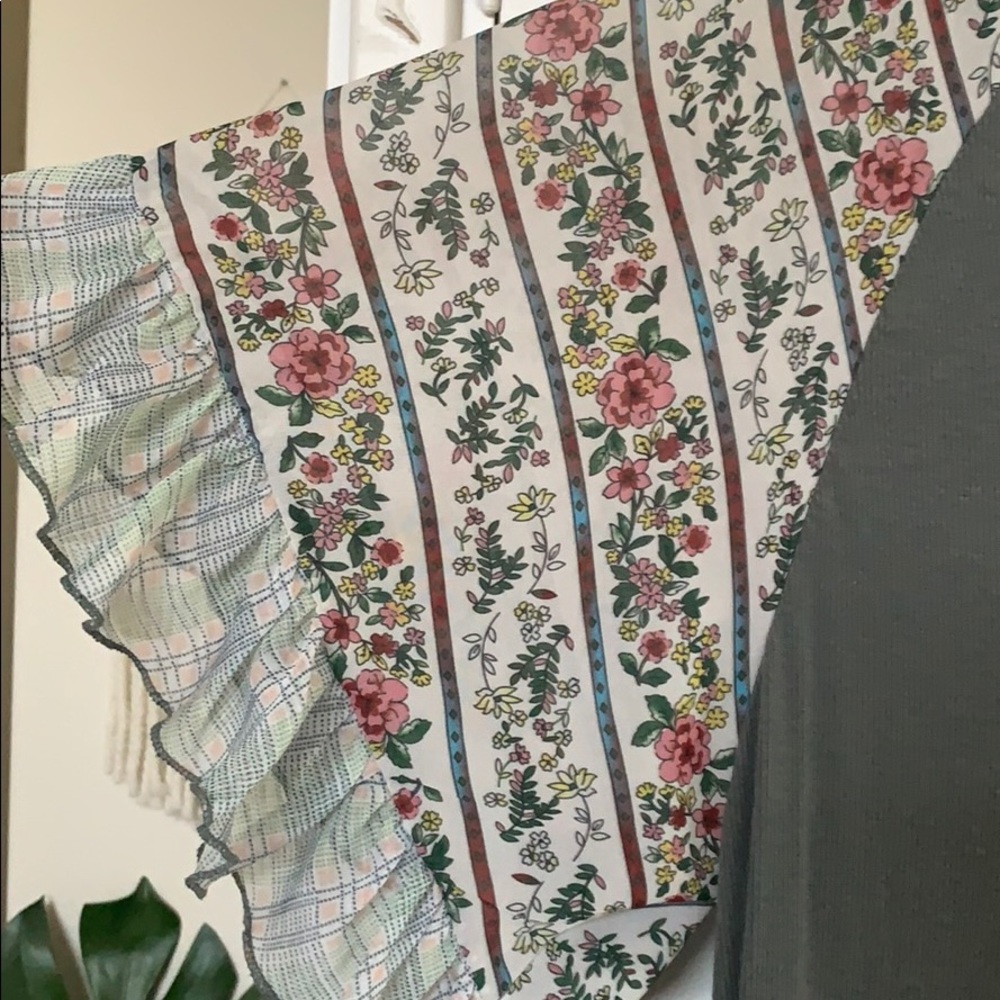 Green Floral Ruffle Top - Picture 5 of 6